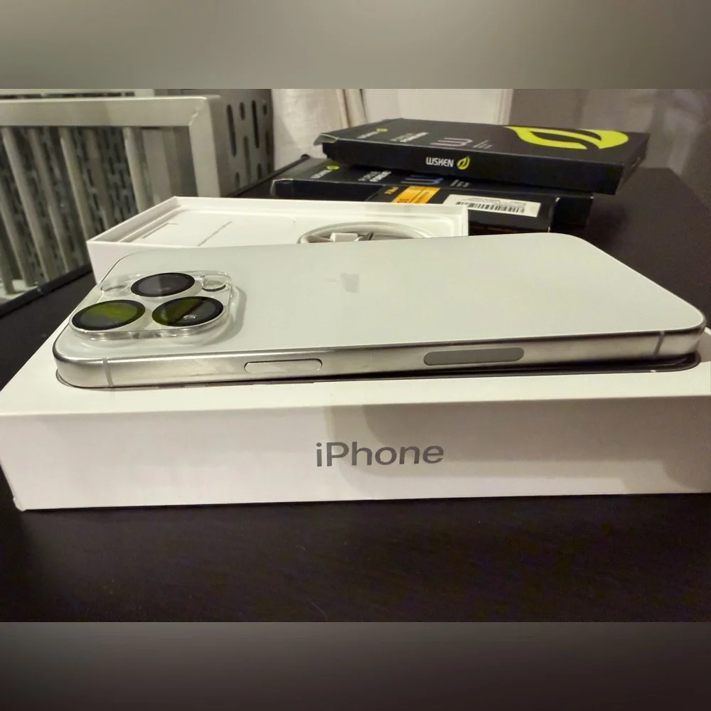 Apple iPhone 15 pro max with Accessories - White Titanium 256gb